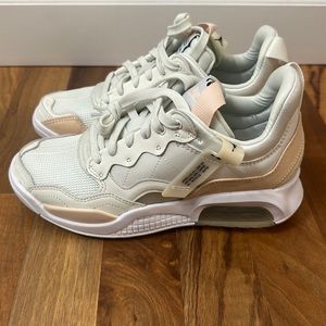 Women’s Nike Jordan’s MA2